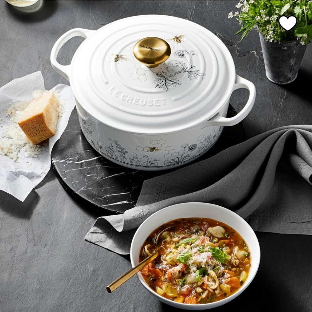 NEW Le Creuset Enameled Cast Iron Round Oven, 4 1/2-Qt.Honeycomb,Retail $500.00 - Picture 2 of 16